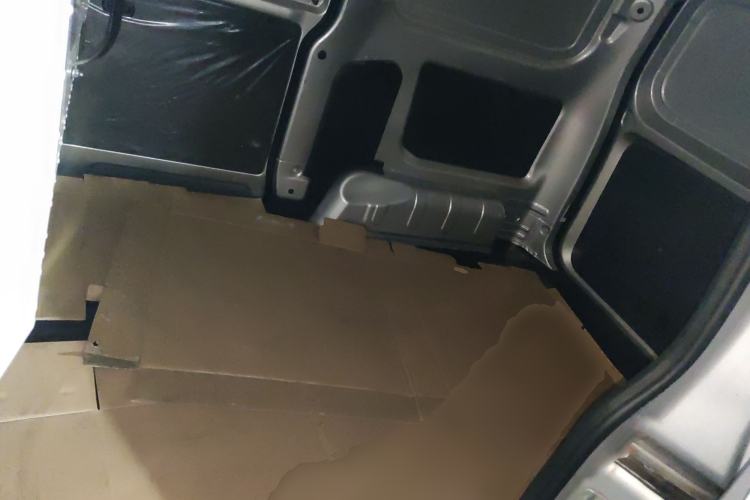 Used Wuling Hongguang V 2022 1.5L Jingqu Edition Enclosed-Window Vehicle with Electric Power Steering LAR Interior 2