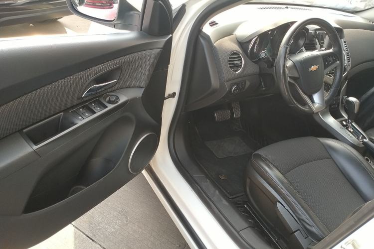 Used Chevrolet Cruze 2013 Hatchback 1.6T Automatic Flagship Model
