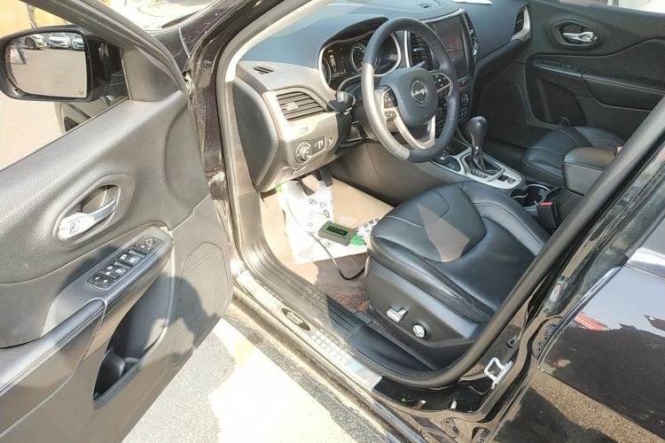 Used Jeep Cherokee 2017 2.4L Excellence Edition
