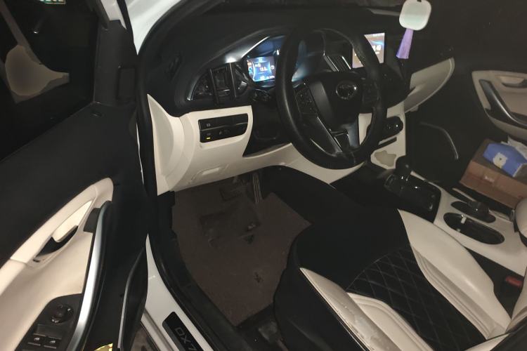 Used Soueast DX7 2017 1.5T Automatic White Rider Trim Driver Seat