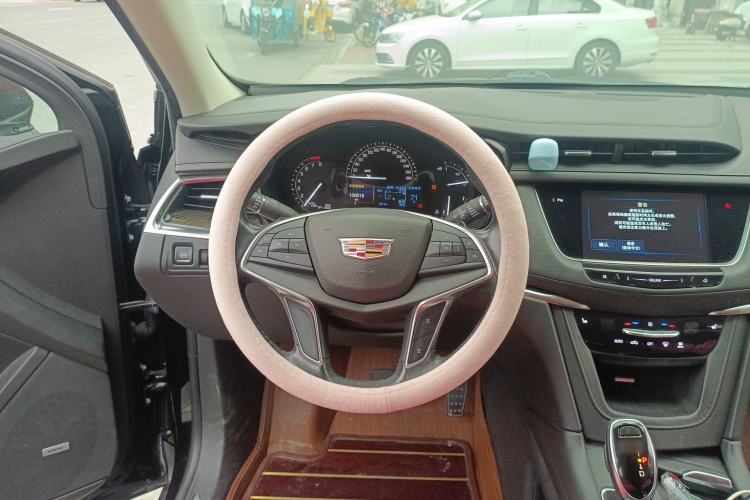 Used Cadillac XT5 2016 25T Luxury Model Steering Wheel