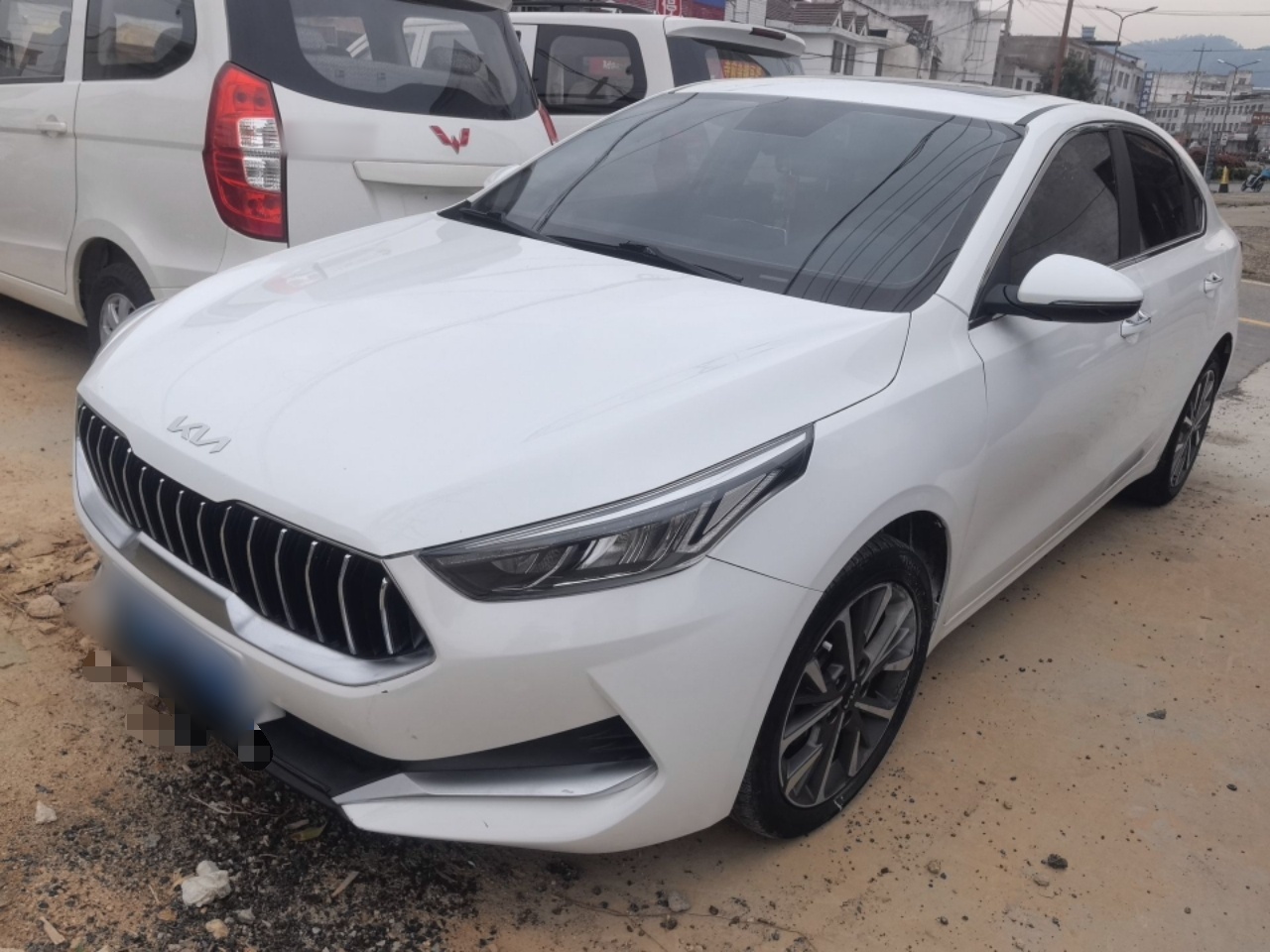 Под передней частью автомобиля