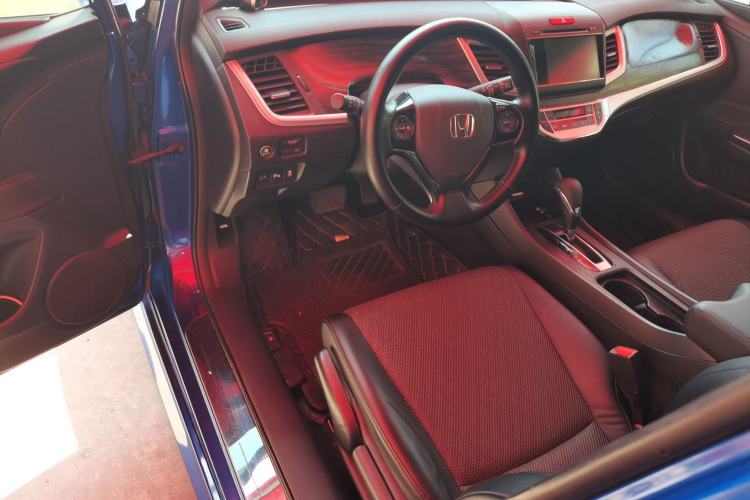 Used Honda Jade 2017 1.8L automatic Comfort version 5 seats
