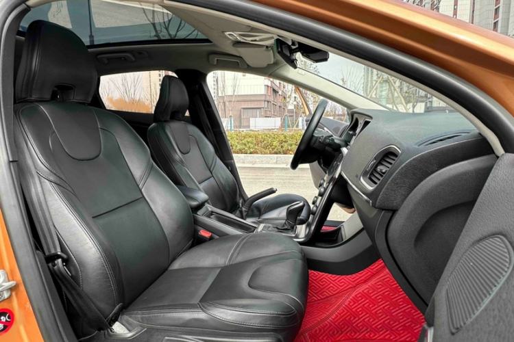 Used Volvo V40 2014 2.0T Zhiya Edition