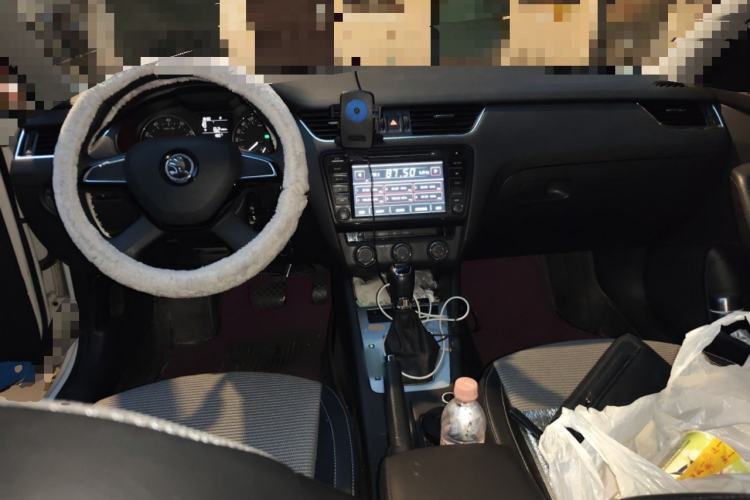 Used Skoda Octavia 2015 1.6L Automatic Yijie Edition Center Console