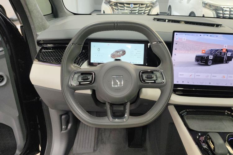 Used Zeekr 009 2024 7-Seater Walk-Through Version Four-Wheel Drive 108 kWh Steering Wheel