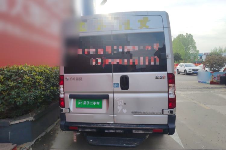 Used Dongfeng Yufeng 2021 2.3T V9 Logistics Vehicle Long Wheelbase Mid-Roof Design 6-9 Seats China V Emission Standard WP2.3 Rear