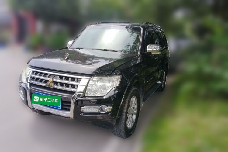 Used Mitsubishi Pajero Pajero, 3.8-liter displacement, 184 horsepower, seven seats.