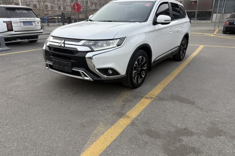 Used Mitsubishi Outlander 2019 2.0L Two-Wheel Drive Comfort Edition 5 Seats China VI Standard