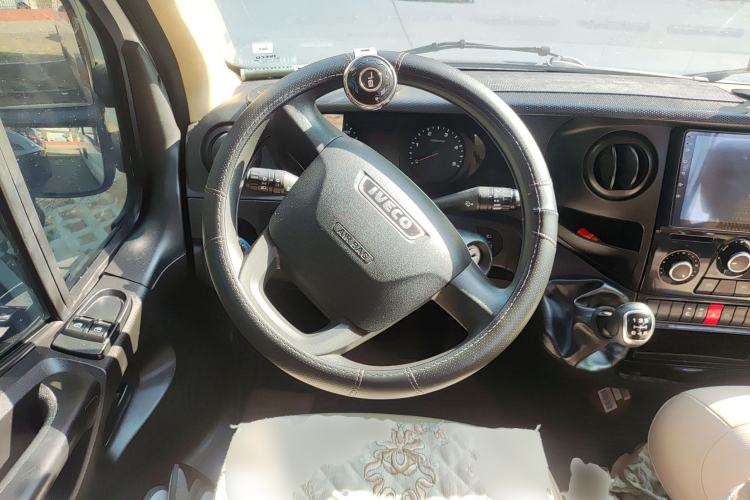 Used Iveco Eurocargo 2018 2.3T Long Wheelbase Short Overhang Multi-Purpose Vehicle with Side Sliding Door F1A Steering Wheel