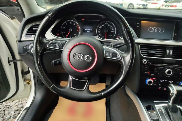 Used Audi A4L 2015 35 TFSI Automatic Standard Model Steering Wheel