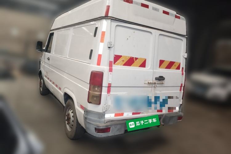 Used Iveco Daily 2017 2.8T V35 Cargo Van Mid-Roof 3/6 Seats 43S5
