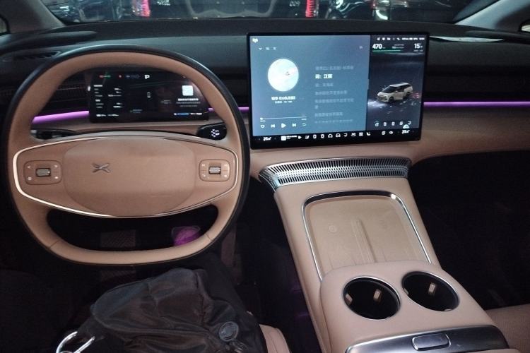 Used XPeng X9 2024 640 All-Wheel Drive High-Performance Max Center Console