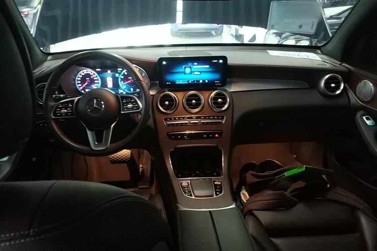 Used Mercedes-Benz GLC 2021 GLC 300 L 4MATIC Dynamic Model Center Console