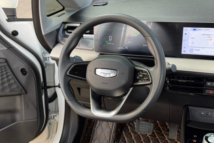 Used Geometry E Firefly 2024 301km Flowing Light Interior 2