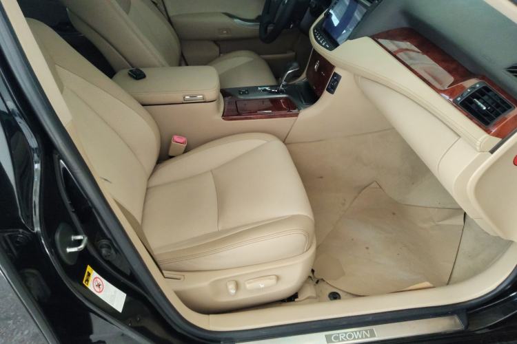Used Toyota Crown 2012 2.5L Royal Leather Edition
