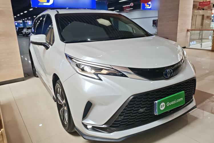 Used Toyota Granvia 2023 2.5L Hybrid Luxury Edition Front Right 45 Deg