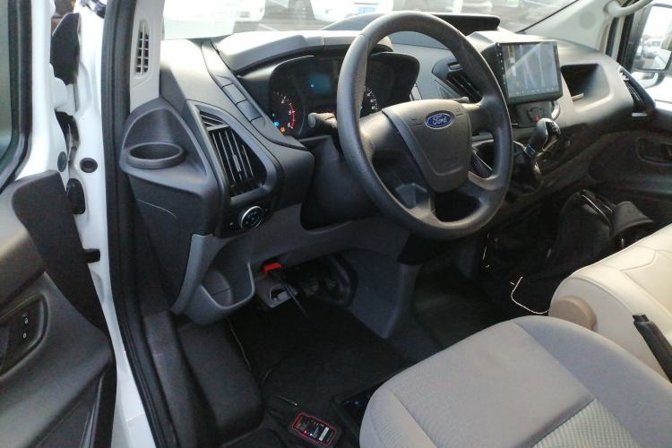 Used Ford Transit 2017 2.0T Diesel Multi-Purpose Commercial Vehicle Short Wheelbase Low Roof China V Standard