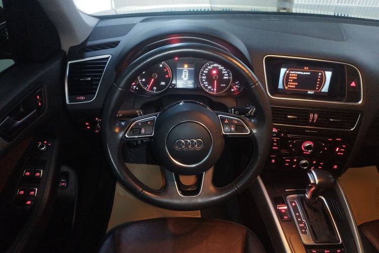 Used Audi Q5 2017 Plus 40 TFSI Ambition Model
