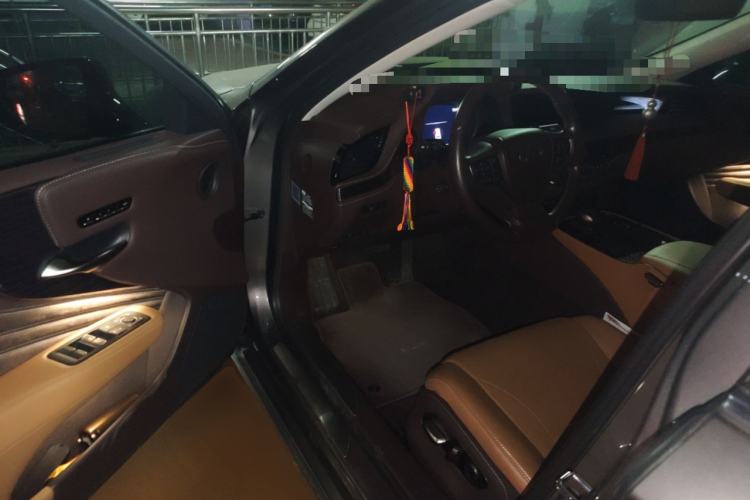 Used Lexus LS 2018 500h Premier Edition China V Standard