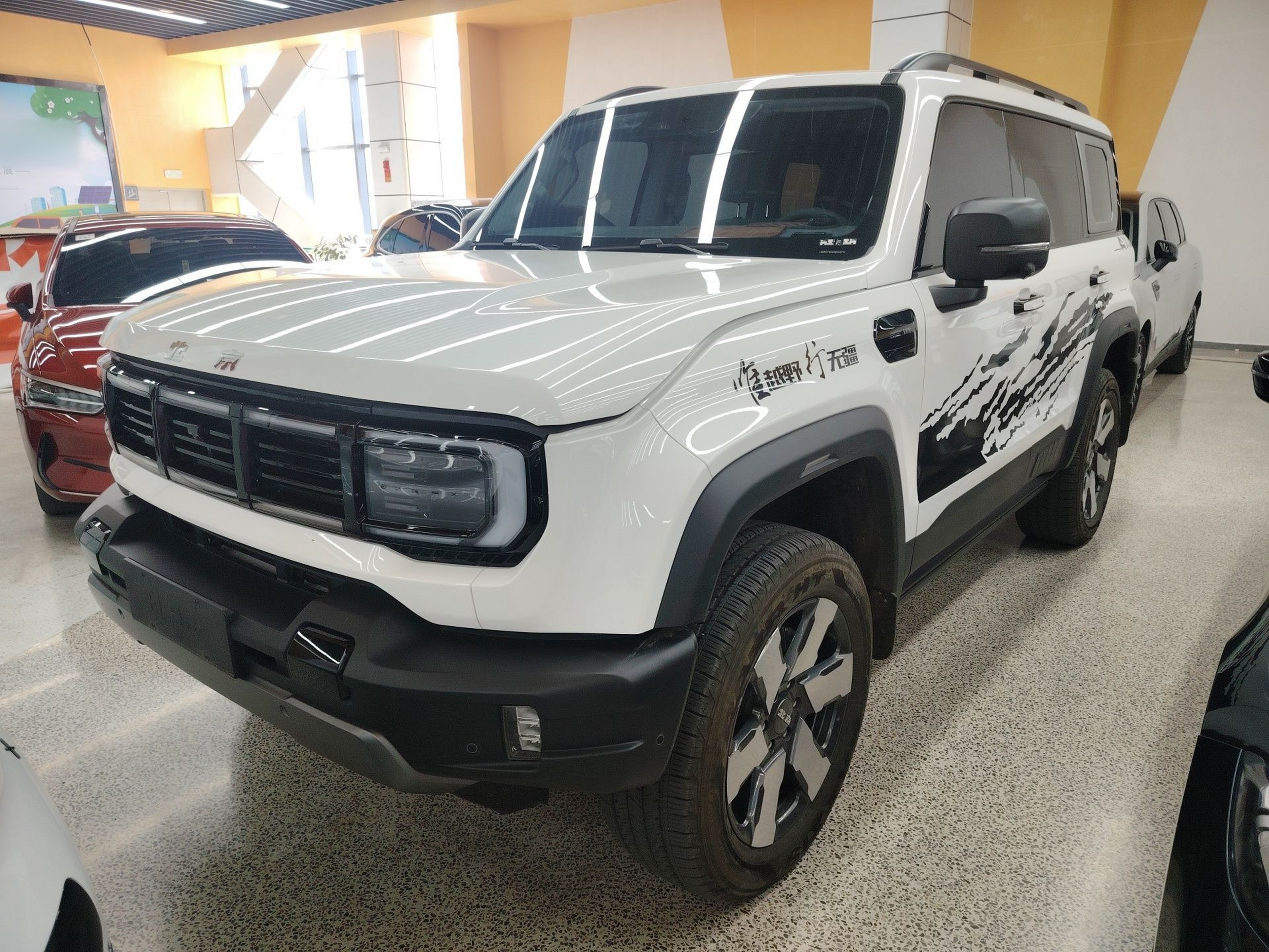 Под передней частью автомобиля