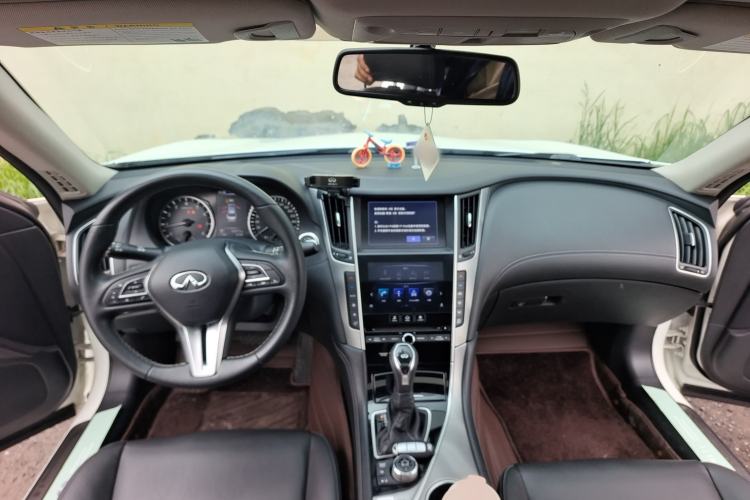 Used Infiniti Q50L 2018 2.0T Enjoyment Version China VI Standard
