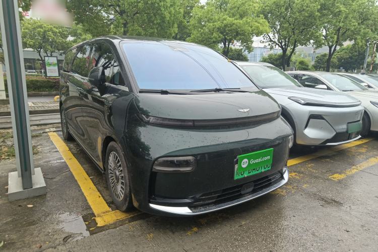 Used Geely Galaxy LEVC L380 2025 805 km Flagship Version All-Wheel Drive Front Right 45 Deg