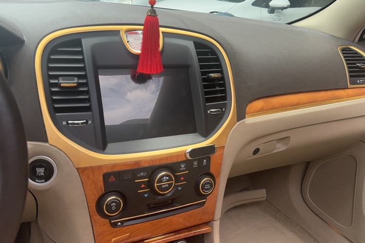 Used Chrysler 300C 2013 3.6L Luxury Edition
