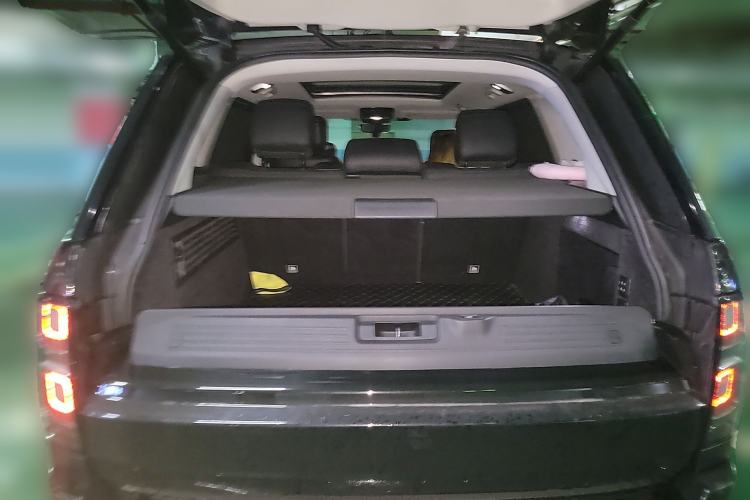 Used Land Rover Range 2018 3.0 SC V6 Vogue Extended-Length Model Trunk