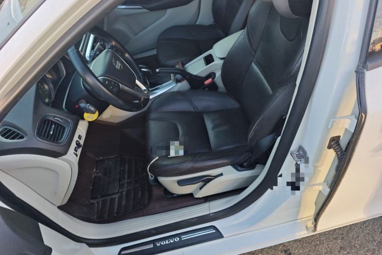 Used Volvo V40 2015 1.6T Zhiyi Edition
