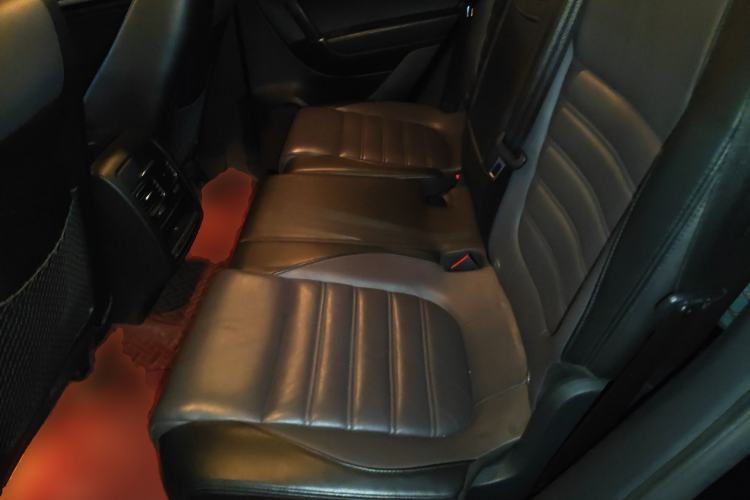 Used Volkswagen Touareg 2011 3.0 TSI High-End Version Left Rear Seat