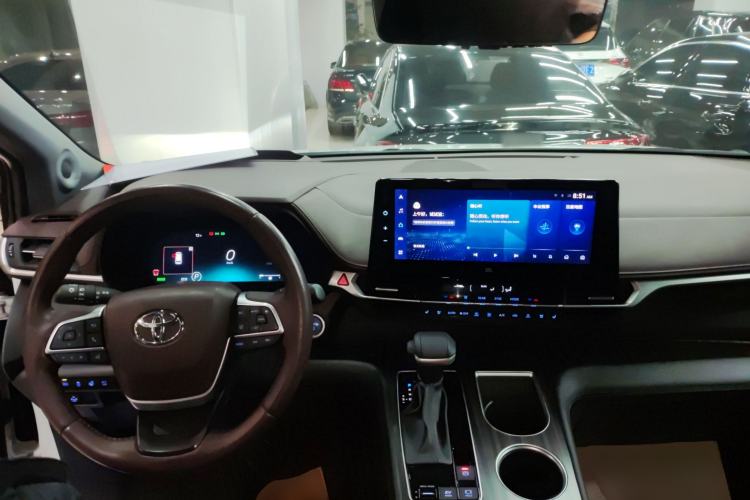 Used Toyota Sienna 2021 2.5L Hybrid Platinum Edition