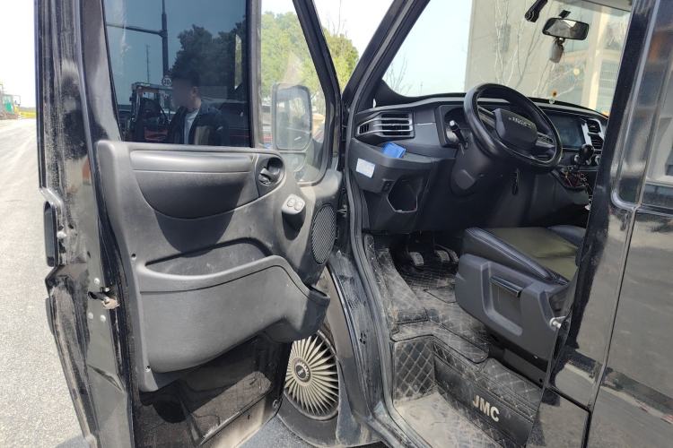 Used JMC Fushun 2023 2.0T Manual Short Wheelbase Mid-Height Passenger Version Business-Class 7-Seater (Non-Commercial) Driver Seat