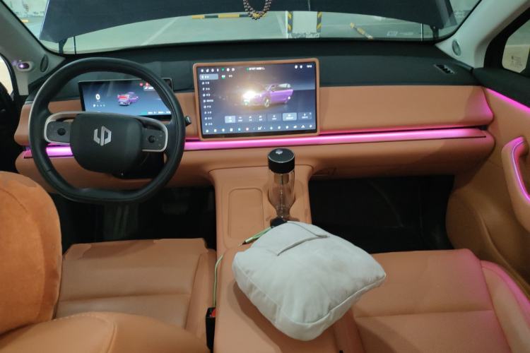 Used Leapmotor C16 2024 Range-Extended 200 Luxury Edition Center Console