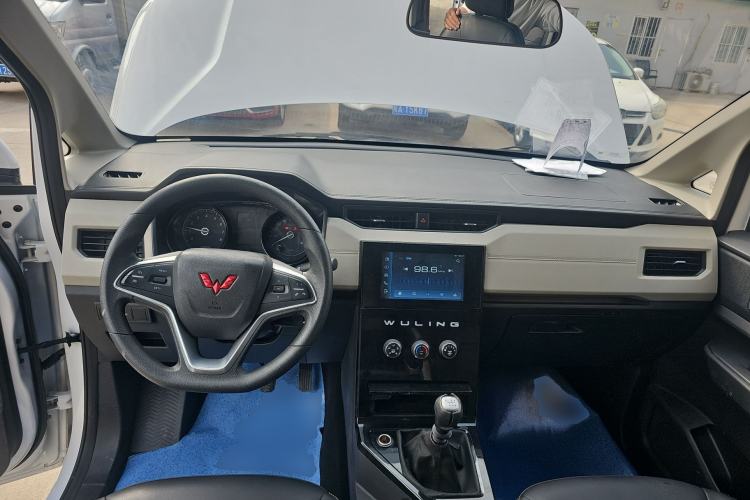 Used Wuling Zhengcheng 2021 1.5T Manual Luxury Version Center Console
