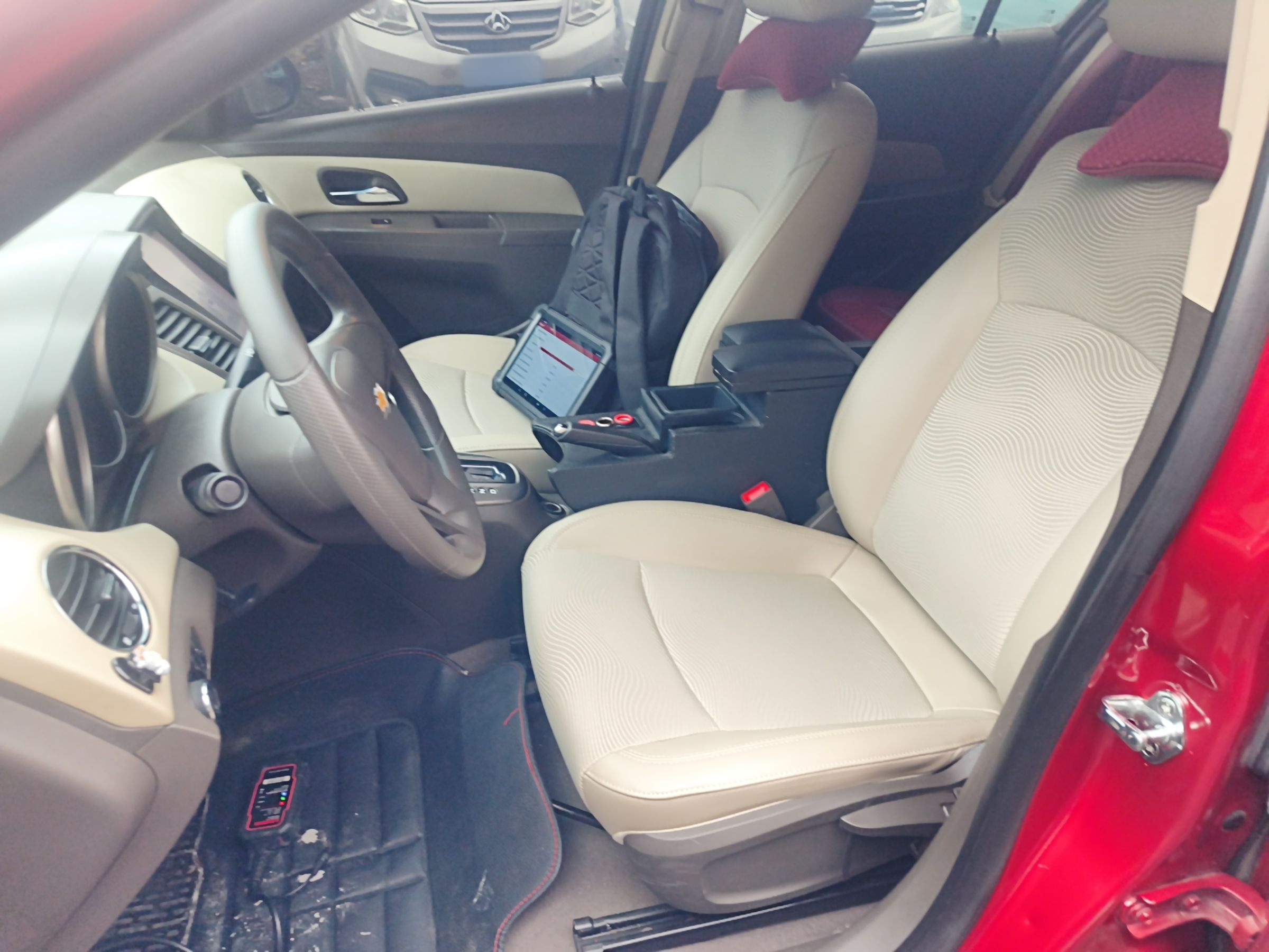 المقاعد الأمامية داخل السيارة