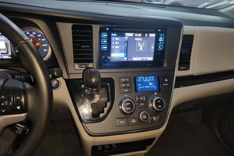 Used Toyota Sienna 2016 3.5L Two-Wheel Drive 7-Seater Parallel Import
