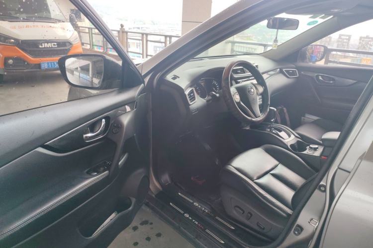 Used Nissan X-Trail 2014 2.5L CVT Leading Edition 4WD Driver Seat