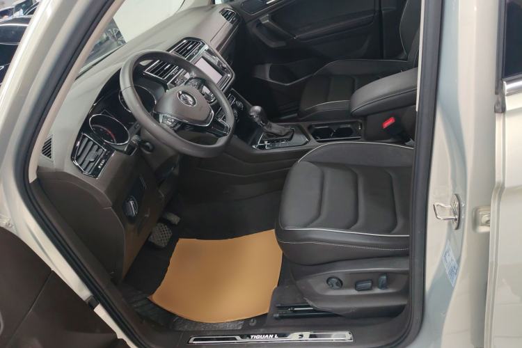 Used Volkswagen Tiguan L 2017 330TSI Automatic Two-Wheel Drive Flagship Edition Left Front Seat