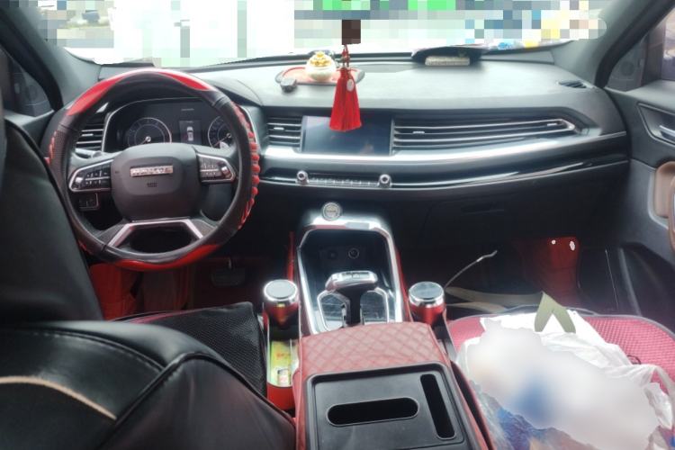 Used Haval H6 2017 Red Label 2.0T Automatic Two-Wheel Drive ZhiShang Model
