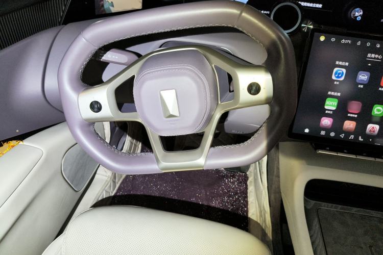 Used Avatr 12 2023 650 Three-Laser Four-Wheel Drive Performance Edition Steering Wheel