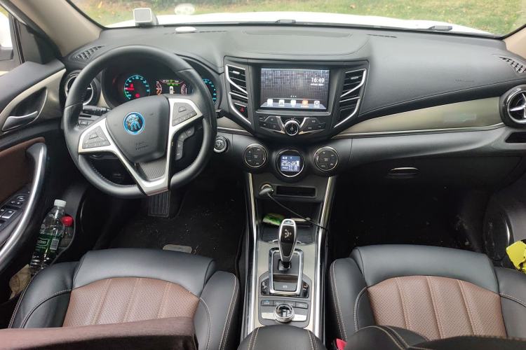 Used BYD Song New Energy 2017 Song DM 1.5TID All-Wheel Drive Luxury Model Center Console