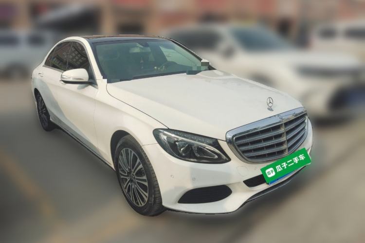 Used Mercedes-Benz C-Class 2015 C 200 L Front Right 45 Deg