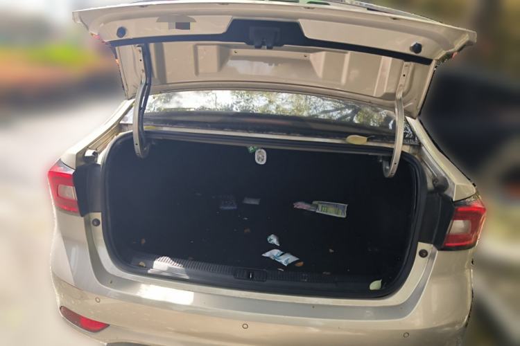 Used Roewe i5 2019 1.5L Automatic 4G Connected Langhao Edition Trunk