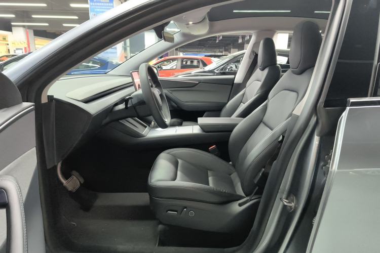 Used Tesla Model Y 2025 Rear-Wheel-Drive Version
