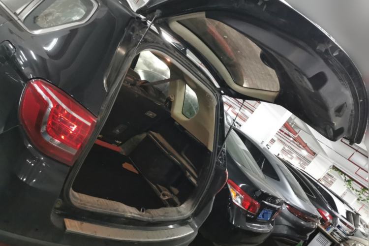 Used Haval H6 2015 Revised Version Sport Edition 1.5T Manual Transmission Two-Wheel Drive Elite Grade Trunk