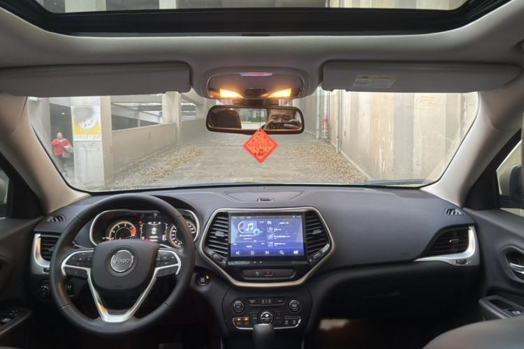 Used Jeep Cherokee 2016 2.4L Leading Edition
