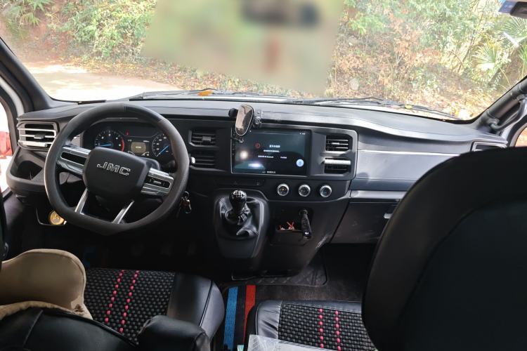 Used JMC Fushun 2023 2.0T Manual Short-Wheelbase Low-Roof Commercial Multi-Purpose Passenger Vehicle 6 Seats with Dual-Opening Tailgate