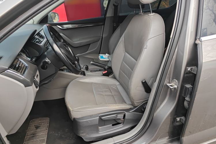 Used Skoda Octavia 2015 1.6L Manual Yijun Edition