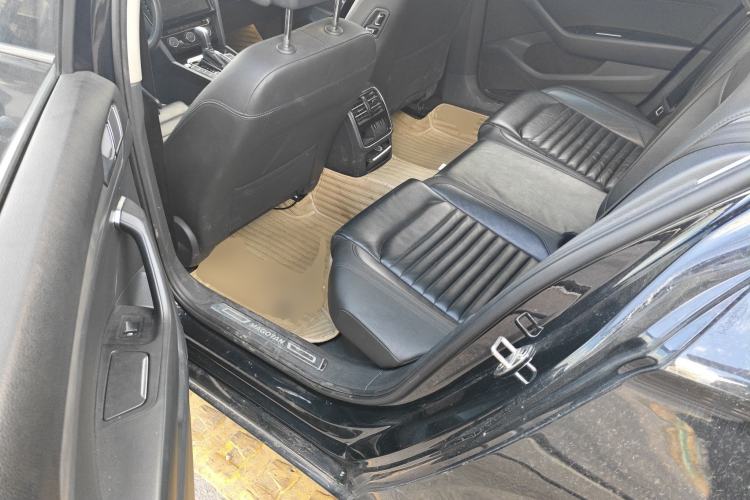 Used Volkswagen Magotan 2017 330TSI DSG Leading Model Left Rear Seat